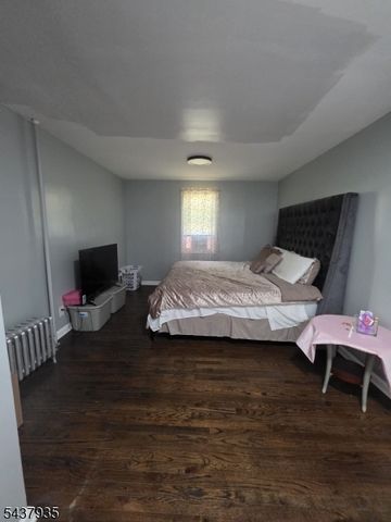126 Smith St, Elizabeth City, NJ 07201