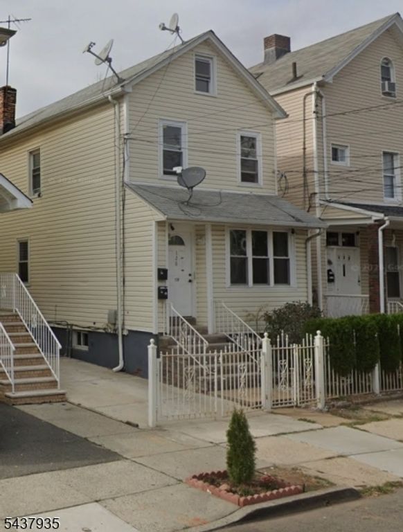 126 Smith St, Elizabeth City, NJ 07201