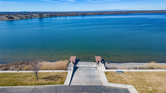 7382 Dune Lake Road SE, Moses Lake, WA 98837
