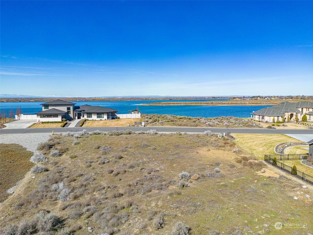 7382 Dune Lake Road SE, Moses Lake, WA 98837