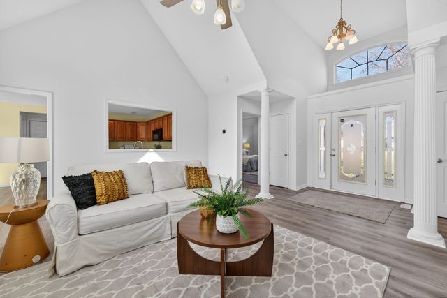 69 College Ct, Mc Ewen, TN 37101