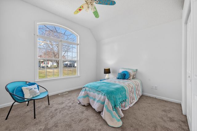 69 College Ct, Mc Ewen, TN 37101