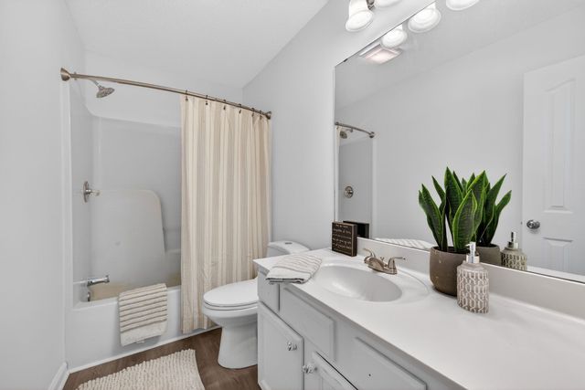 69 College Ct, Mc Ewen, TN 37101