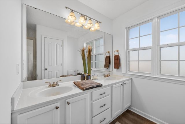 69 College Ct, Mc Ewen, TN 37101