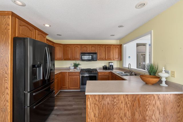 69 College Ct, Mc Ewen, TN 37101