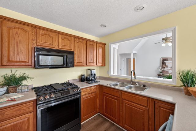 69 College Ct, Mc Ewen, TN 37101