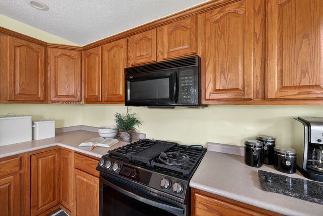 69 College Ct, Mc Ewen, TN 37101