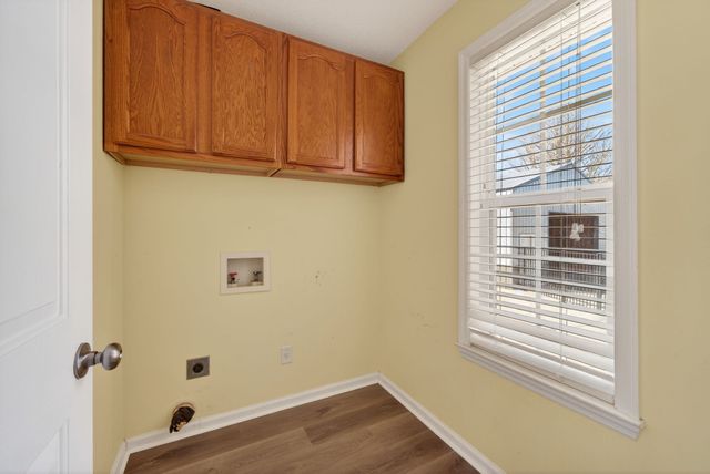 69 College Ct, Mc Ewen, TN 37101