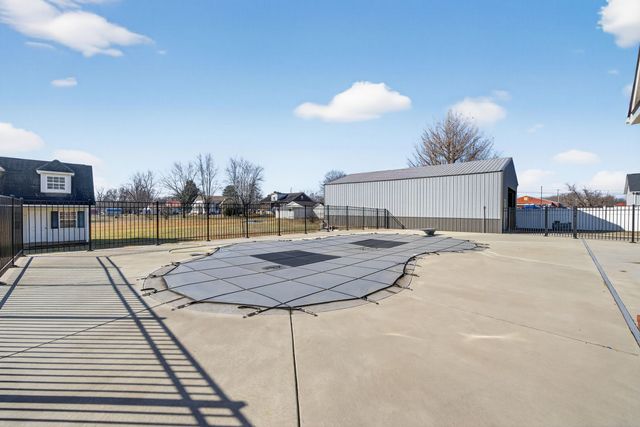 69 College Ct, Mc Ewen, TN 37101