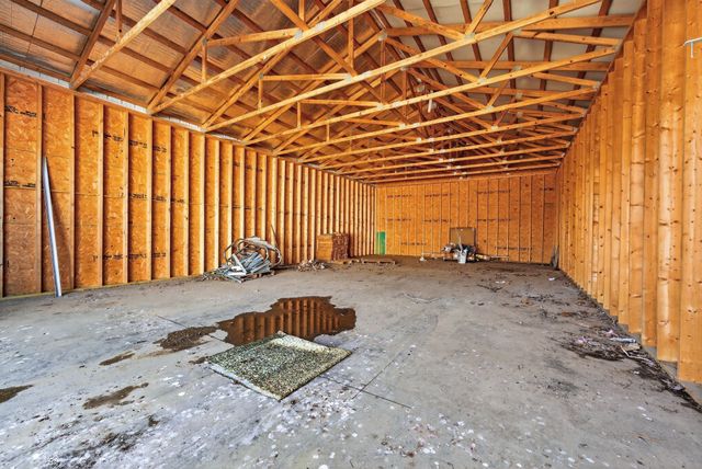 69 College Ct, Mc Ewen, TN 37101