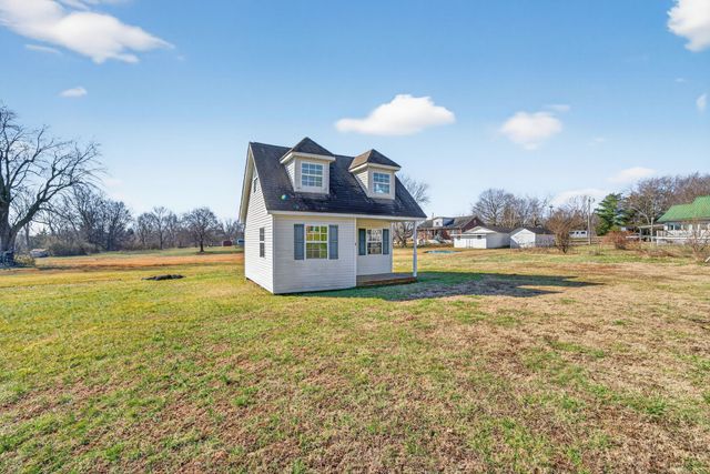 69 College Ct, Mc Ewen, TN 37101