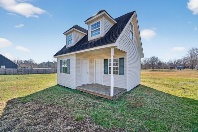 69 College Ct, Mc Ewen, TN 37101