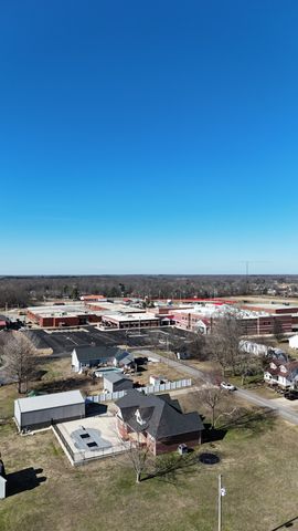 69 College Ct, Mc Ewen, TN 37101