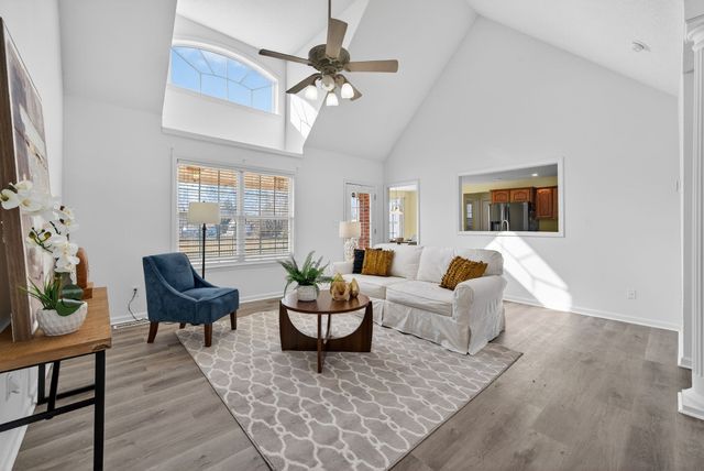 69 College Ct, Mc Ewen, TN 37101