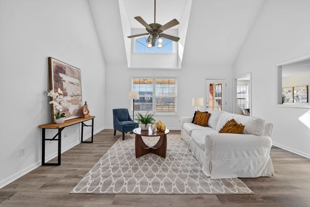 69 College Ct, Mc Ewen, TN 37101