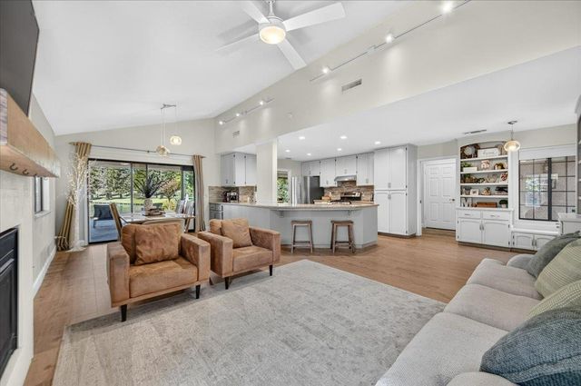 813 E Catalina Circle, Fresno, CA 93730