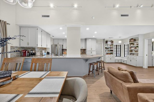 813 E Catalina Circle, Fresno, CA 93730