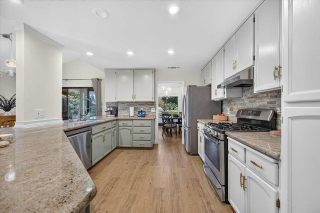 813 E Catalina Circle, Fresno, CA 93730