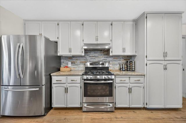 813 E Catalina Circle, Fresno, CA 93730