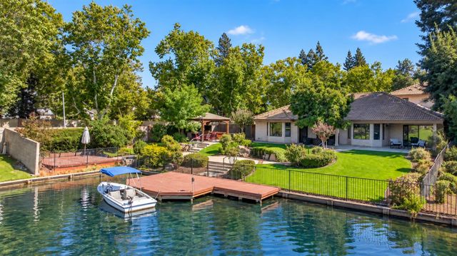 813 E Catalina Circle, Fresno, CA 93730