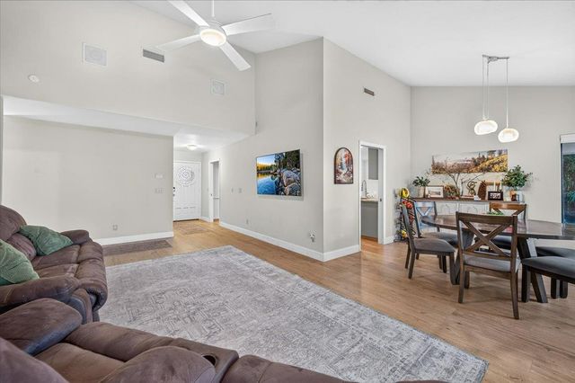 813 E Catalina Circle, Fresno, CA 93730