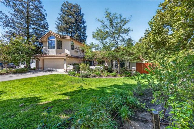 813 E Catalina Circle, Fresno, CA 93730