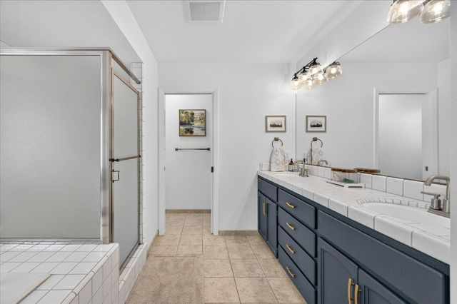 813 E Catalina Circle, Fresno, CA 93730