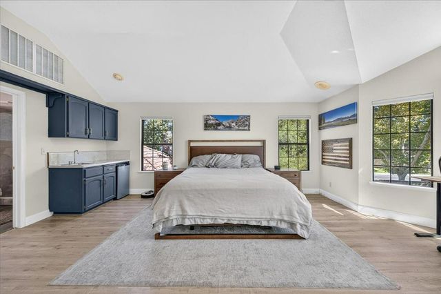 813 E Catalina Circle, Fresno, CA 93730
