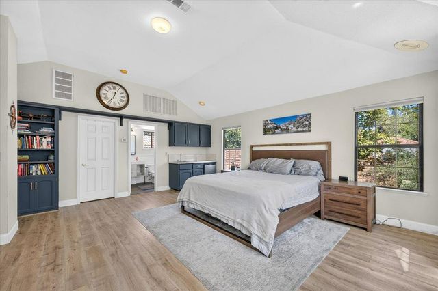 813 E Catalina Circle, Fresno, CA 93730