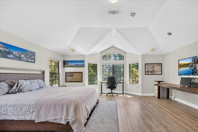 813 E Catalina Circle, Fresno, CA 93730