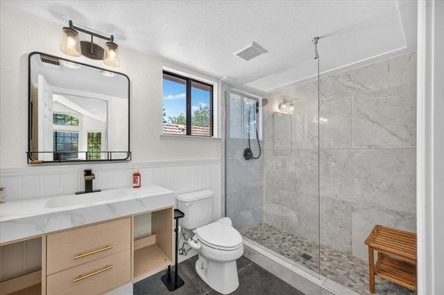 813 E Catalina Circle, Fresno, CA 93730