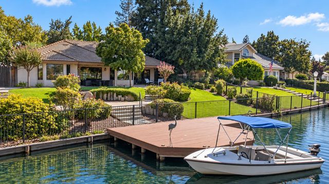 813 E Catalina Circle, Fresno, CA 93730