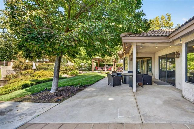 813 E Catalina Circle, Fresno, CA 93730