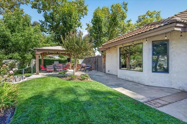 813 E Catalina Circle, Fresno, CA 93730