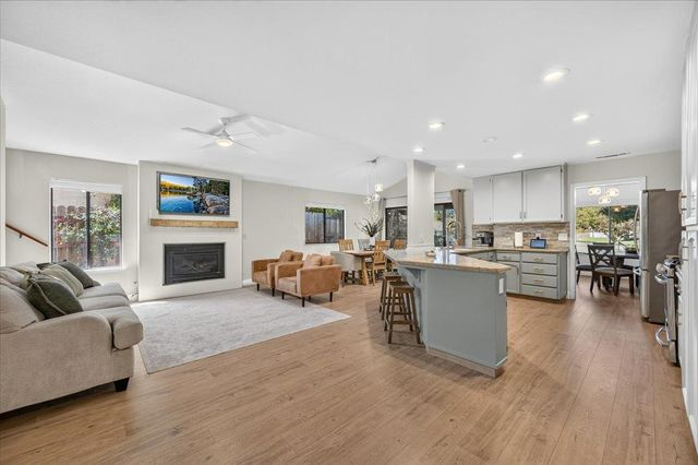 813 E Catalina Circle, Fresno, CA 93730