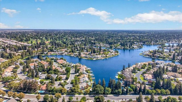 813 E Catalina Circle, Fresno, CA 93730
