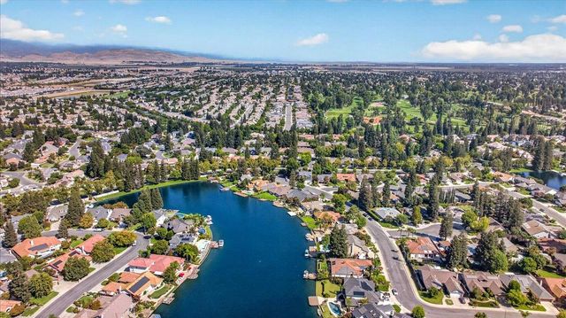 813 E Catalina Circle, Fresno, CA 93730