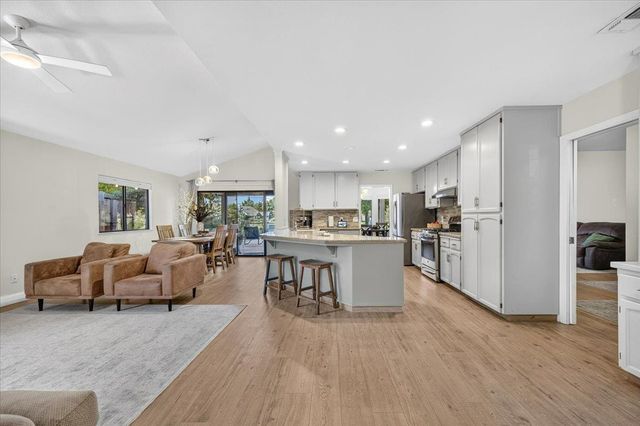 813 E Catalina Circle, Fresno, CA 93730