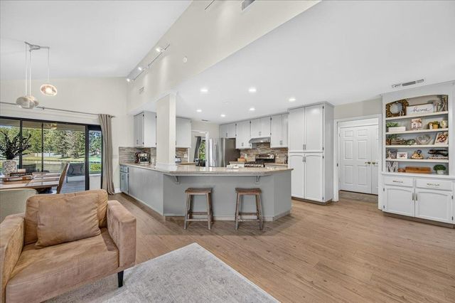 813 E Catalina Circle, Fresno, CA 93730