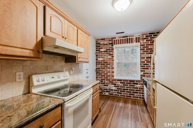 40 Village Walk 40, Wilton, CT 06897