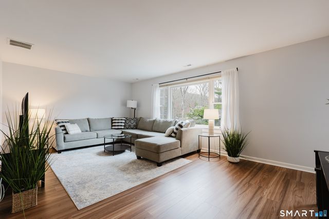 40 Village Walk 40, Wilton, CT 06897