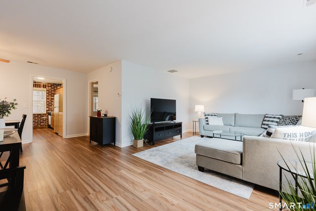 40 Village Walk 40, Wilton, CT 06897