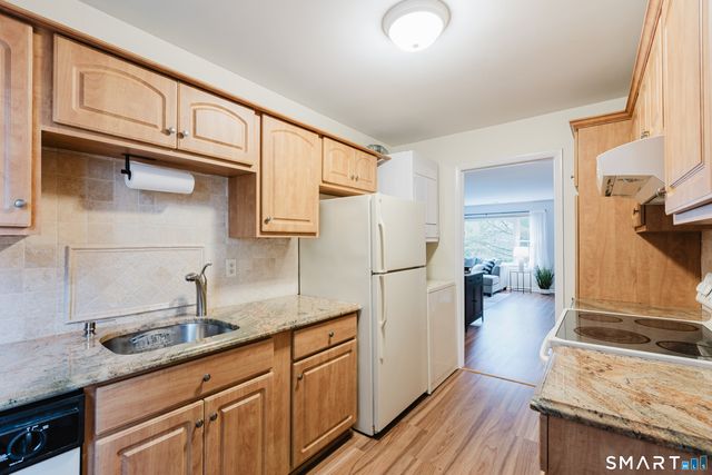 40 Village Walk 40, Wilton, CT 06897