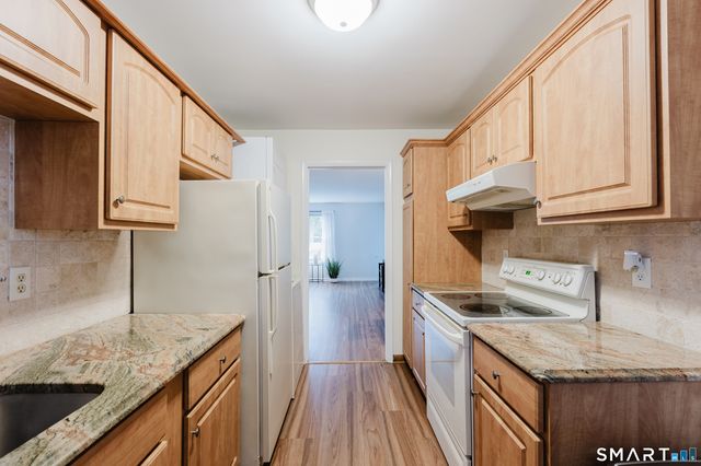 40 Village Walk 40, Wilton, CT 06897