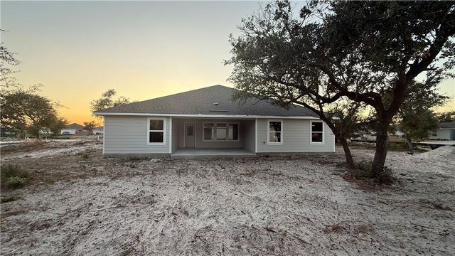 157 Kokomo Dr, Rockport, TX 78382