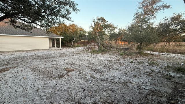 157 Kokomo Dr, Rockport, TX 78382