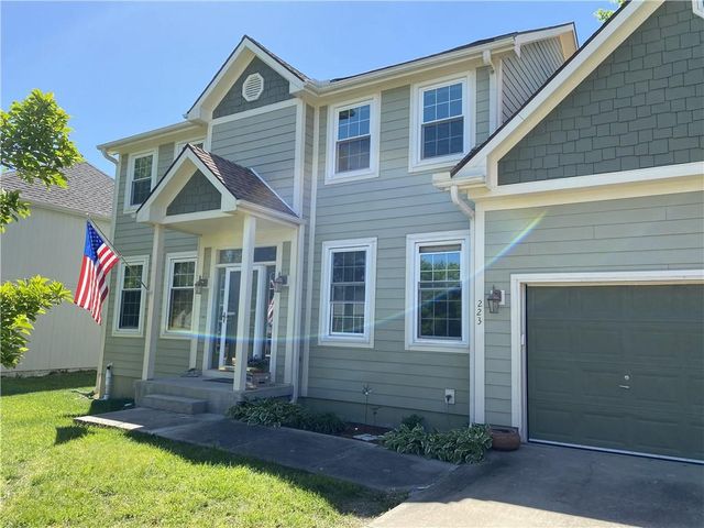 223 W Colleen Court, Gardner, KS 66030