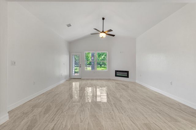 1312 S Clements Street, Gainesville, TX 76240