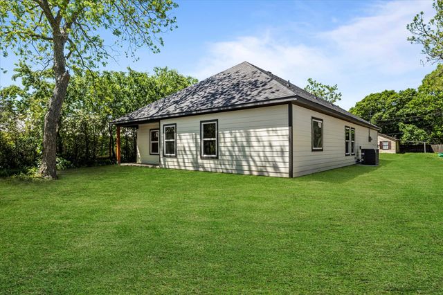 1312 S Clements Street, Gainesville, TX 76240