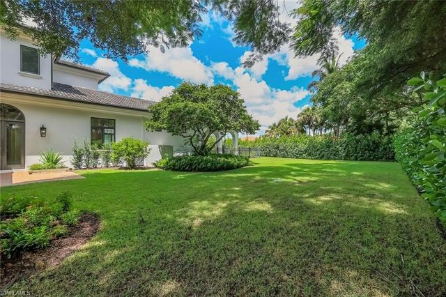 1609 Chinaberry WAY, Naples, FL 34105